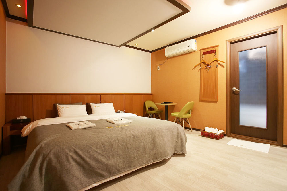 Ost Hotel Chuncheon Esterno foto