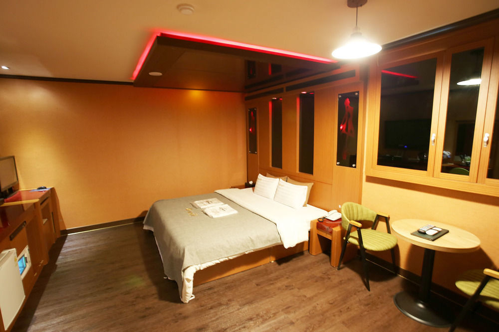 Ost Hotel Chuncheon Esterno foto