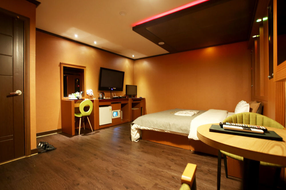 Ost Hotel Chuncheon Esterno foto