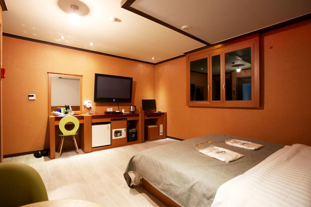 Ost Hotel Chuncheon Esterno foto