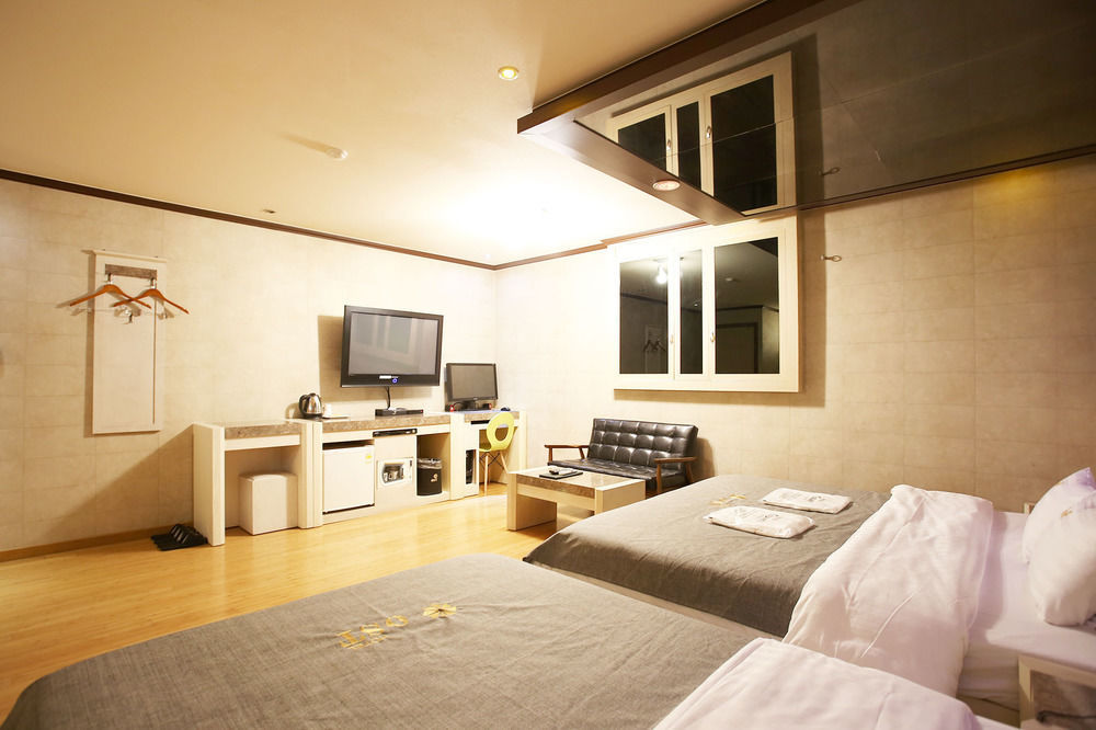 Ost Hotel Chuncheon Esterno foto
